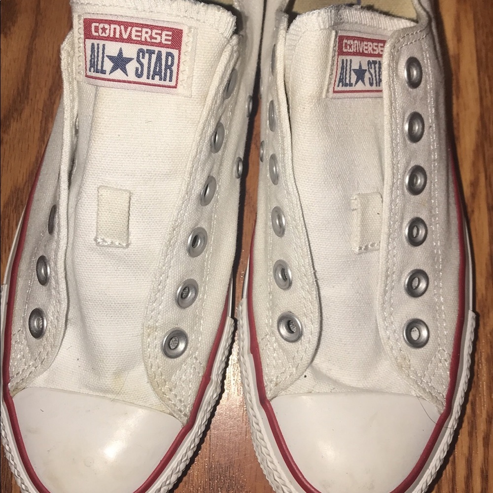 White converse with no laces